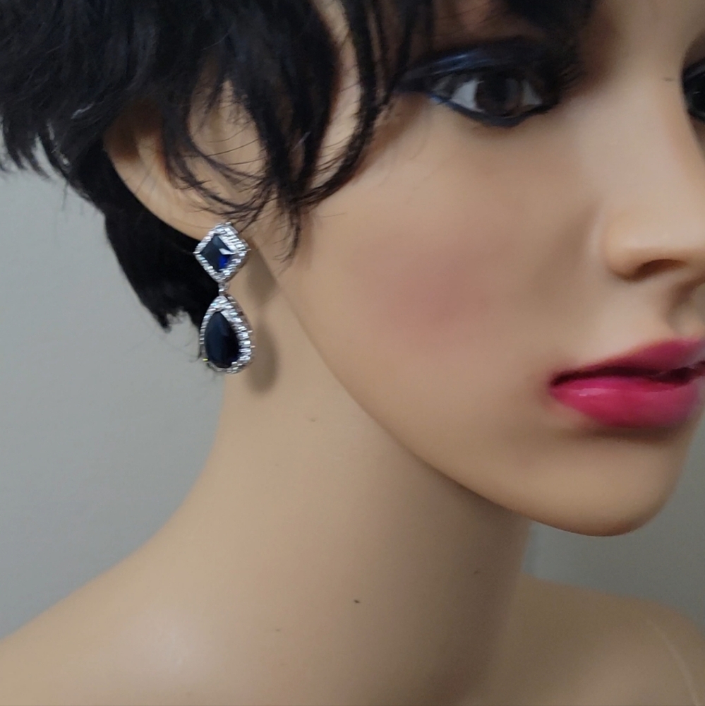 NWT Goldplated dropped earings - Picture 9 of 9
